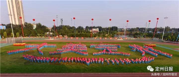 傳統(tǒng)與現(xiàn)代交織，最新長(zhǎng)綢扇舞展現(xiàn)完美融合之美